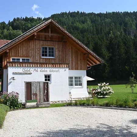 - - Mit Liebe Dekoriert *